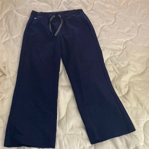 Rare wide leg Figs scrubs bottoms in navy!